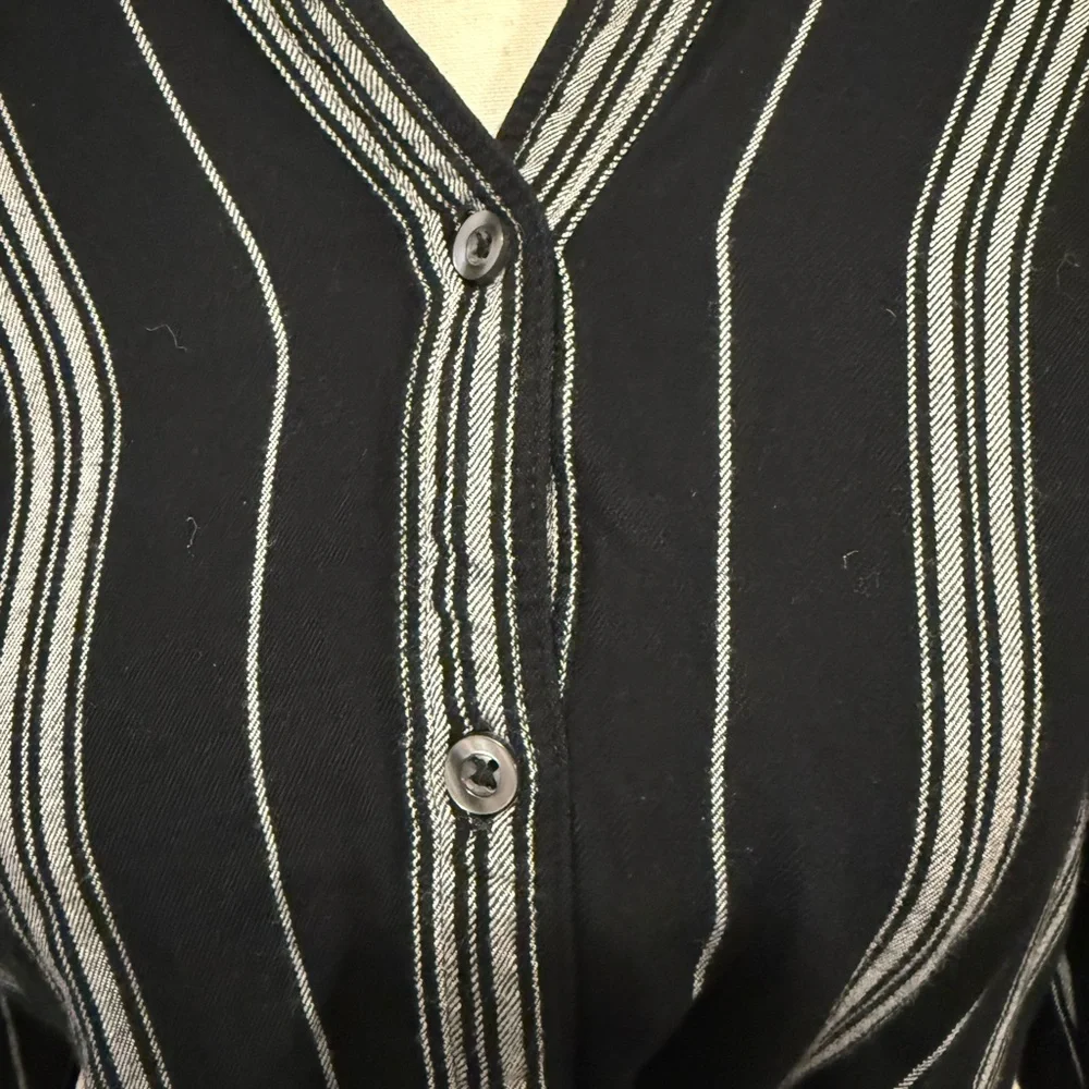 Hollister | Black and White twist Striped Crop Top